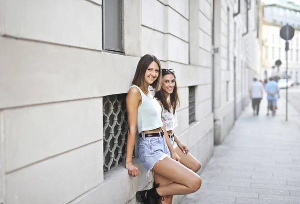 Jeune Femme Dans Rue — Photo