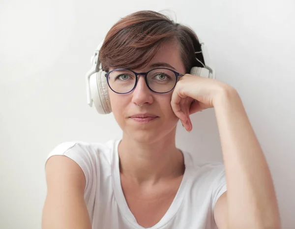 Profile Young Woman Glasses Headphones — Stock Photo, Image