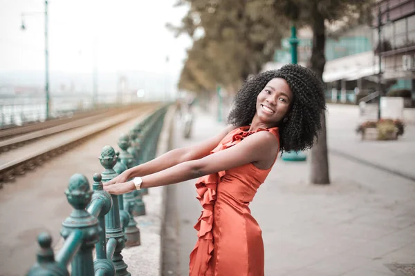 Menina Moda Preta Bonita Rua — Fotografia de Stock