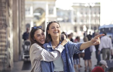 selfies sokakta çekici genç kadın