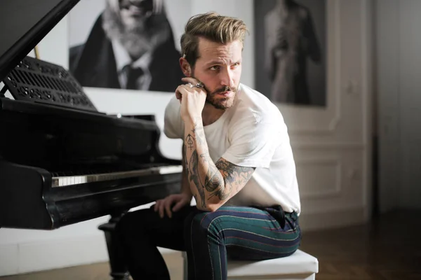 Bel Homme Par Portrait Piano — Photo