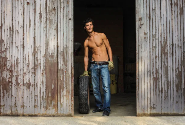 Young Man Tire — Stock Photo, Image