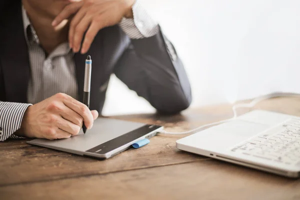 Businessman Taking Notes Front Laptop — Stock Photo, Image