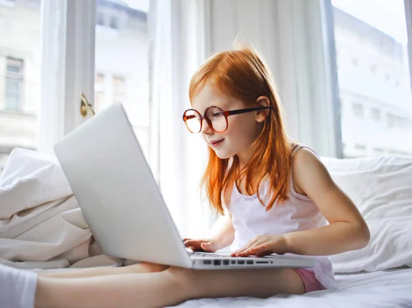 Little Girl Laptop — Stock Photo, Image