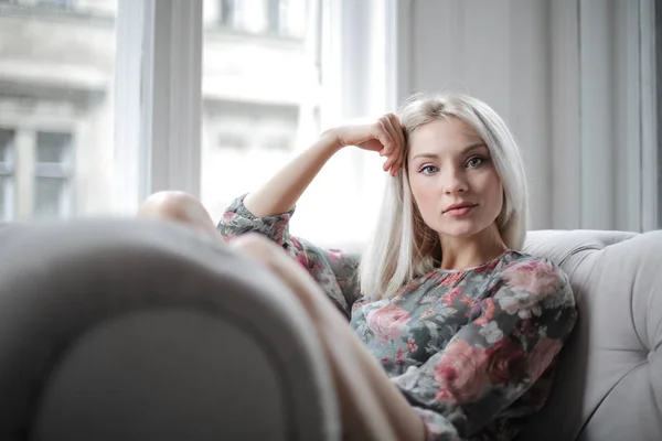 Blond Vacker Modell Porträtt — Stockfoto