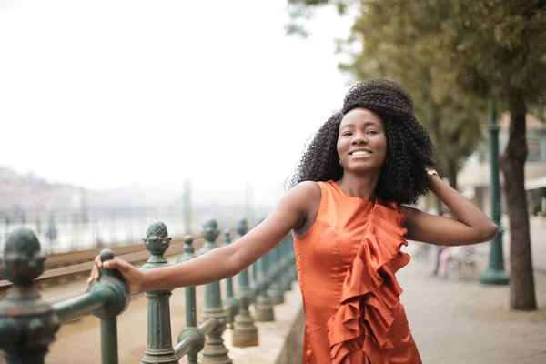 Souriant Belle Fille Noire — Photo