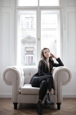 Koltukta oturan kadın