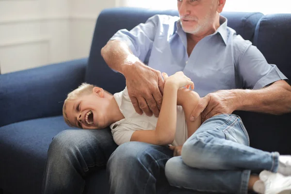 Grand Père Petit Fils Amusent Ensemble — Photo