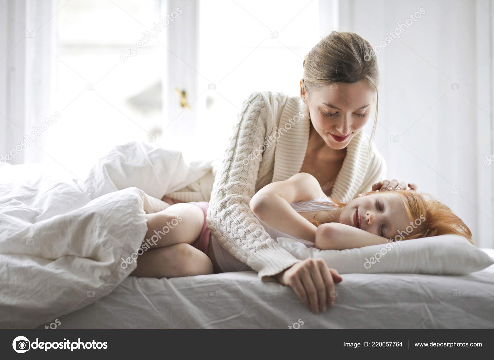 mom daughter in bed 