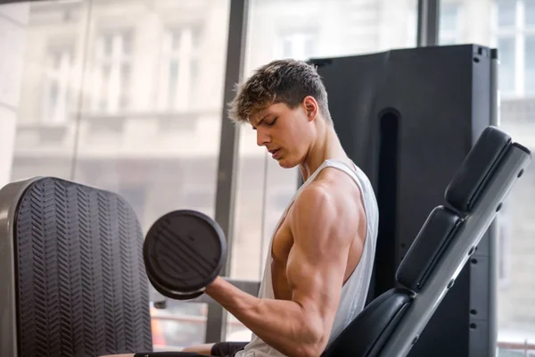 Garçon Musclé Pendant Entraînement — Photo