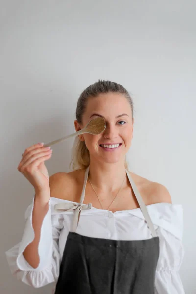 Blonde Girl Ready Cooking Lunch — Stock Photo, Image