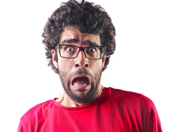 Chockad Man Med Glasögon Framför Vit Bakgrund — Stockfoto