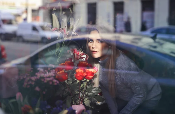 Ein Mädchen Einem Blumenladen — Stockfoto