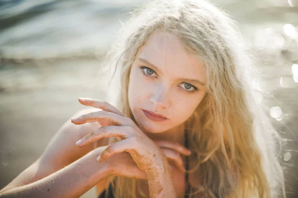 Porträt Eines Schönen Mädchens Strand — Stockfoto