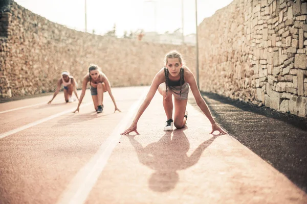 Três Meninas Antes Corrida — Fotografia de Stock