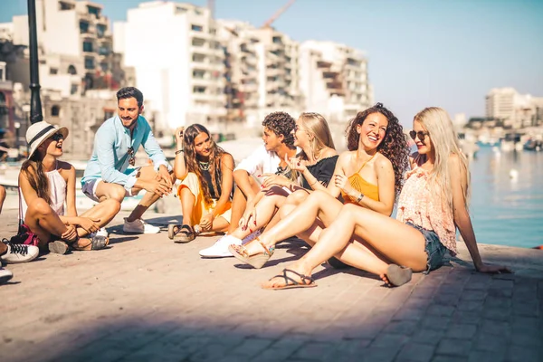 Grupp Vänner Närheten Hamnen — Stockfoto