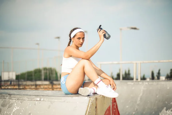 Fit Menina Parque Skate — Fotografia de Stock