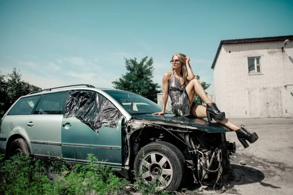 Blond Meisje Auto — Stockfoto