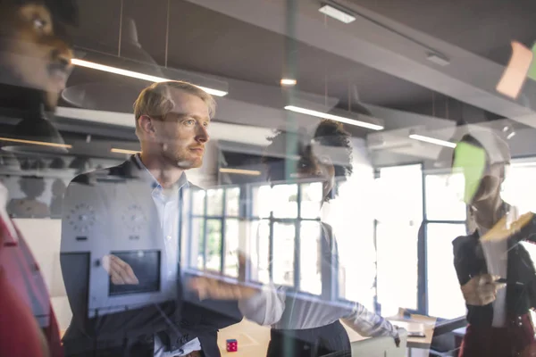 Kollegen Arbeiten Büro — Stockfoto