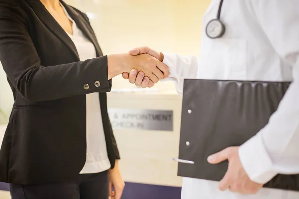 Schudden Van Hand Een Medisch Bezoek — Stockfoto