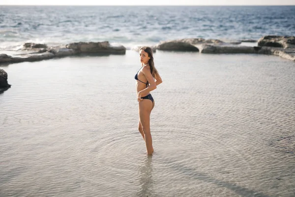 Una Ragazza Nel Mare — Foto Stock