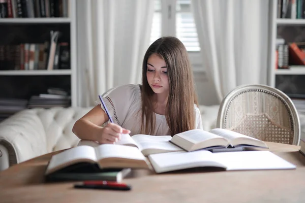 Adolescente Fazer Lição Casa Mesa — Fotografia de Stock