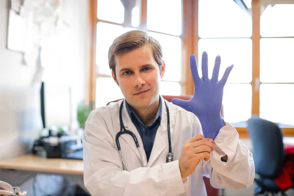 Krankenschwester Arbeitet Büro — Stockfoto