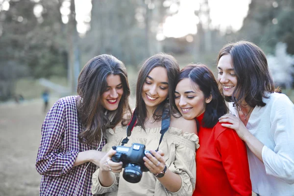 Grupo Menina Parece Foto — Fotografia de Stock