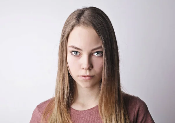 Tonåring Pose För Skytte — Stockfoto