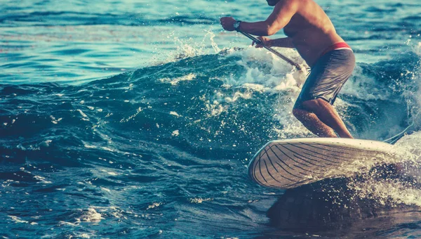 Tiro Filtrado Retro Ação Surfista Havaí Com Espaço Cópia — Fotografia de Stock