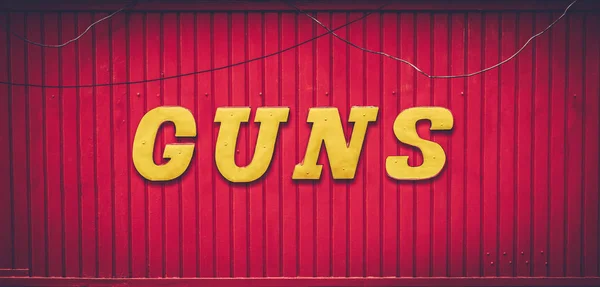 Retro kırmızı silah dükkanını işareti — Stok fotoğraf