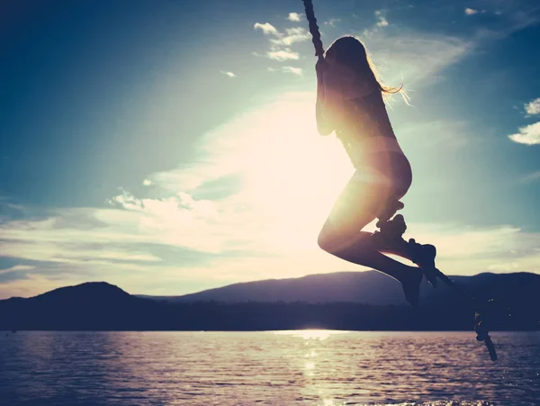 Idyllic Rope Swing Girl — Stock Photo, Image