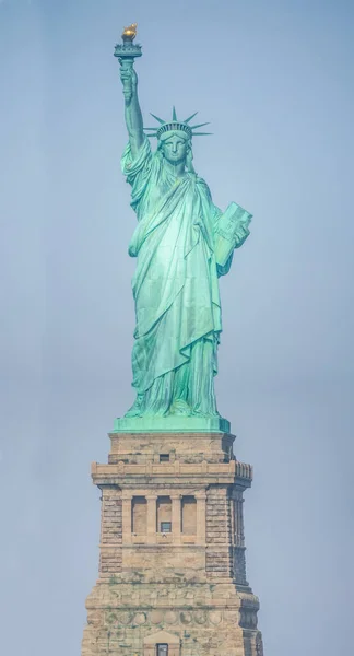 High Resolution Statue Liberty Bright Sunny Day — Stock Photo, Image