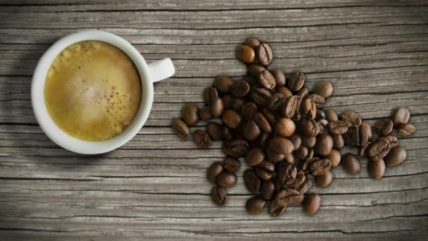 Looping Záběry Šálek Kávy Espresso Některými Organických Kávových Zrn Rustikální — Stock video