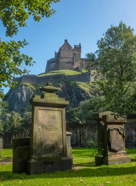 Castelo Edimburgo Visto Antigo Cemitério Extremo Oeste Cidade — Fotografia de Stock