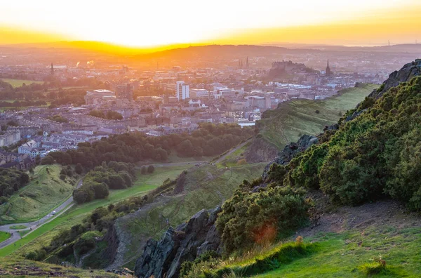 Edinburgh Cityscape Seen Arthurs Seat Beautiful Summer Sunset — Stock Photo, Image