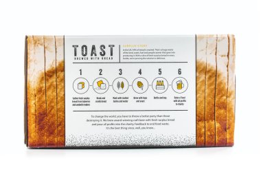 Swindon, İngiltere - 17 Haziran 2018: Tost zanaat bira fazla taze ekmek ile demlenmiş,