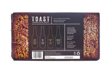 Swindon, İngiltere - 17 Haziran 2018: Tost zanaat bira fazla taze ekmek ile demlenmiş,