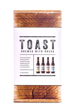 Swindon, İngiltere - 17 Haziran 2018: Tost zanaat bira fazla taze ekmek ile demlenmiş,