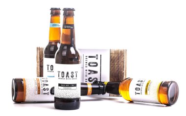 Swindon, İngiltere - 17 Haziran 2018: Tost zanaat bira fazla taze ekmek ile demlenmiş,