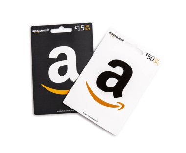 Swindon, İngiltere - 27 Haziran 2018: İki Amazon hediye kartları beyaz bir arka plan üzerinde