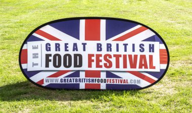 Bowood Uk - 25 Ağustos 2018: Büyük İngiliz yemek festivali işareti Bowood evinde Wiltshire'deki/daki oteller