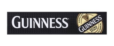 Swindon, İngiltere - 9 Eylül 2018: Guinness kauçuk bira mat beyaz bir arka plan üzerinde