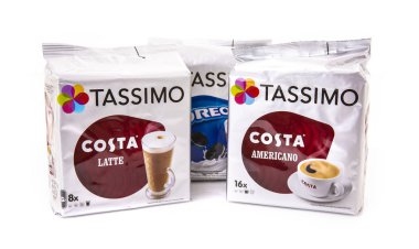 Swindon, İngiltere - 7 Ekim 2017: Tassimo kahve pods beyaz bir arka plan üzerinde