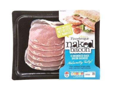 Swindon, İngiltere - 14 Ekim 2018: Pack in Finnebrogue esnaf çıplak pastırma beyaz bir arka plan üzerinde