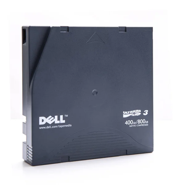 Uke 2018年12月12日 Dell Ultrium 400Gb 800Gb Lto Dlt 磁带在白色背景上 — 图库照片