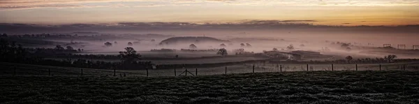 Ομιχλώδες Τοπίο Στο Brinkworth Wiltshire — Φωτογραφία Αρχείου