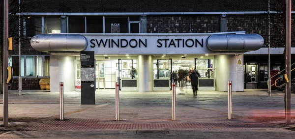 Swindon December 2018 Swindon Railway Station Wiltshire Night Light Trails — Stock Photo, Image