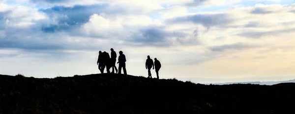 Ομάδα Πεζοπόρων Στο Μονοπάτι Ridgeway Όλη Την Barbury Κάστρο Swindon — Φωτογραφία Αρχείου