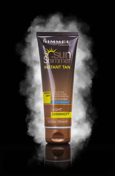 Swindon Wielka Brytania Lutego 2019 Rimmel Sun Shimmer Instant Tan — Zdjęcie stockowe